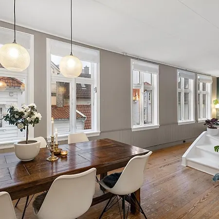 Historic House Centre *