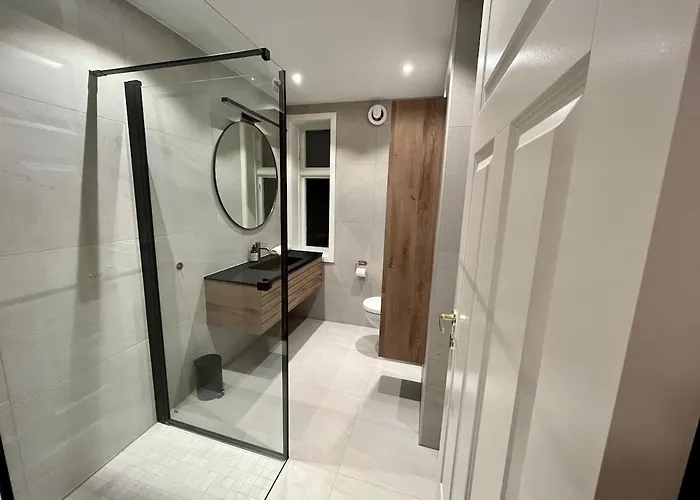 Historic House Centre *