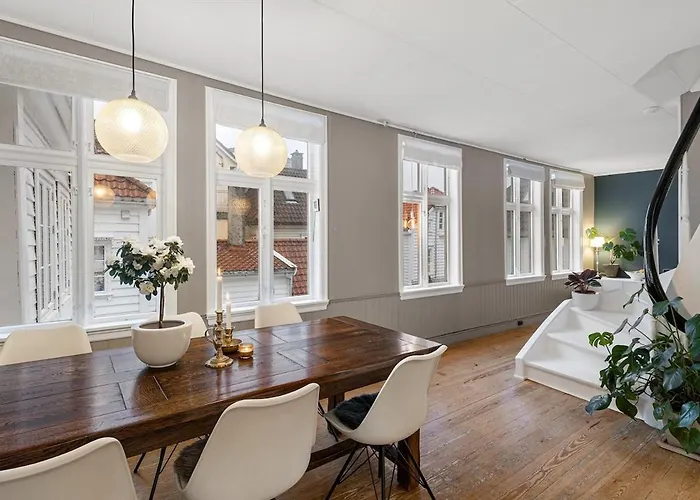 Historic House Centre *