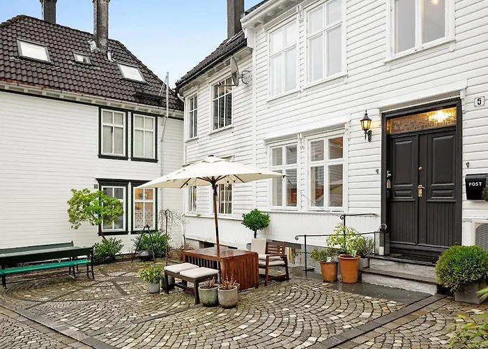 Historic House Centre